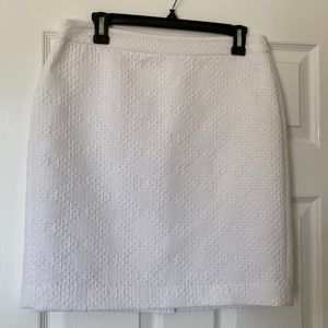 New Banana Republic size 8 washable texture white skirt.